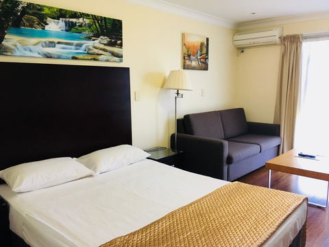 Centenary Motor Inn - Sydneys Hotel 0