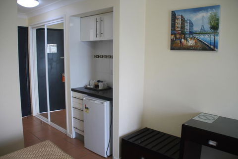 Centenary Motor Inn - Sydneys Hotel 2
