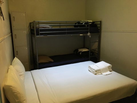 Central Perk Lodge - Sydneys Hotel 1