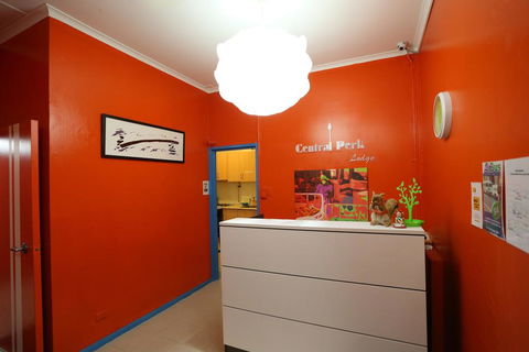 Central Perk Lodge - Sydneys Hotel 0