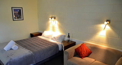 Charles Sturt Motor Inn - Sydneys Hotel 0