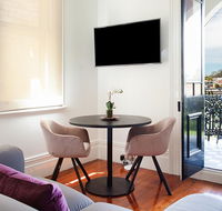 Charming Studio With Balcony in Inner-City Glebe - Sydneys Hotel