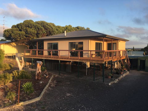 Chill N Sea Coastal Retreat - Sydneys Hotel 0