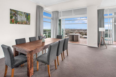 City-Centre Apartment With River Views And Balcony - Sydneys Hotel 3