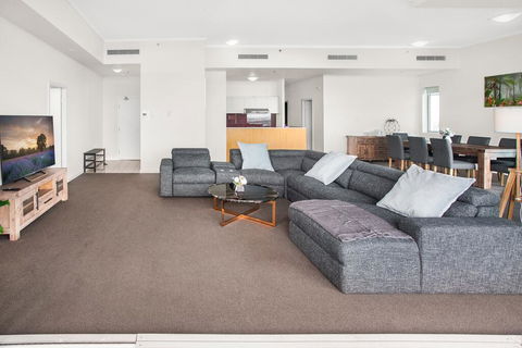 City-Centre Apartment With River Views And Balcony - Sydneys Hotel 0
