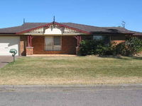 Close to Tea Gardens Waterfront