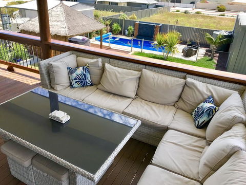 Coastal Paradise Holiday Home: Swimming Pool + WiFi - Sydneys Hotel 1