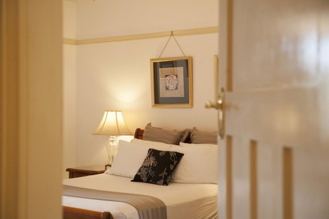 Cobb & Co Court Boutique Hotel - Sydneys Hotel 0