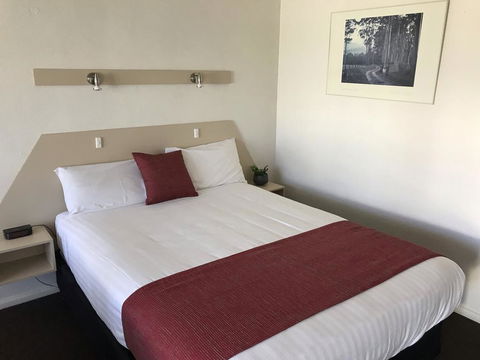 Cobb Inlander Motel - Sydneys Hotel 1