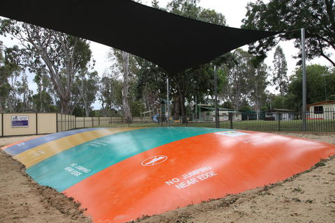 Cohuna Waterfront Holiday Park - Sydneys Hotel 2