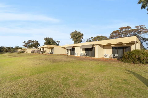 Comfort Inn & Suites Riverland - Sydneys Hotel 3