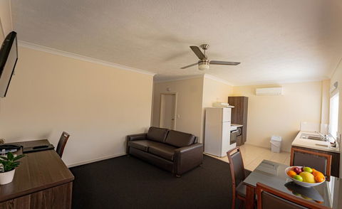 Comfort Inn And Suites Robertson Gardens - Sydneys Hotel 1