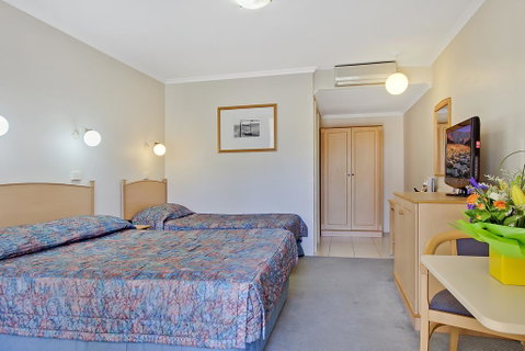Comfort Inn Blue Lagoon - Sydneys Hotel 1