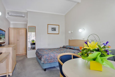 Comfort Inn Blue Lagoon - Sydneys Hotel 2
