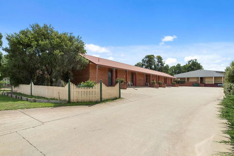 Comfort Inn Sovereign Gundagai - Sydneys Hotel 1