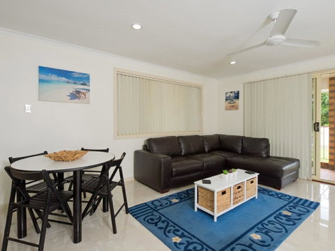 Comfortable Lowset Family Home Only Minutes From The Water! Tarooki St, Bellara - Sydneys Hotel 2