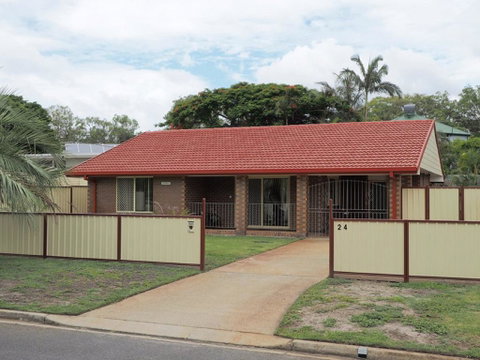 Comfortable Lowset Family Home Only Minutes From The Water! Tarooki St, Bellara - Sydneys Hotel 0