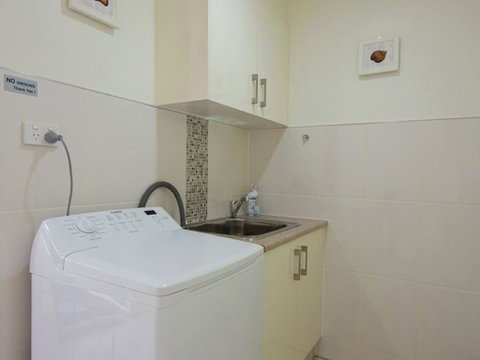 Comfortable Lowset Family Home Only Minutes From The Water! Tarooki St, Bellara - Sydneys Hotel 3