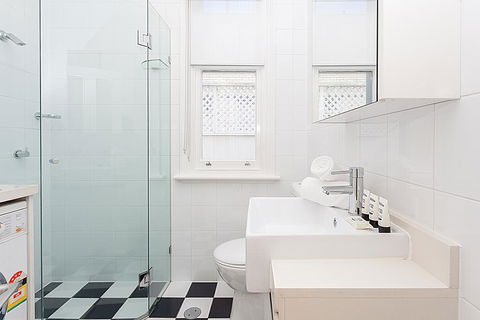 Comfortable Renovated Studio Close To City - Sydneys Hotel 3