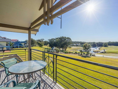 Condo 108 @ Horizons Resort & Golf, Stunning Course + Lake Views - Sydneys Hotel 0