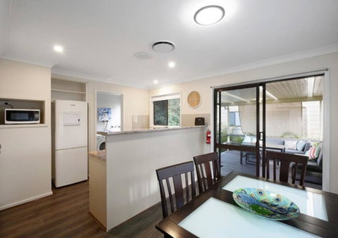 Convenient Location, Close To Tuggerah Lake - Sydneys Hotel 1