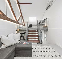 Converted Warehouse City Loft - Sydneys Hotel