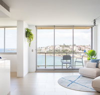 Coogee Beach Designer Penthouse with Parking - Sydneys Hotel