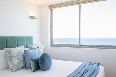 Coogee Beach Designer Penthouse With Parking - Sydneys Hotel 3