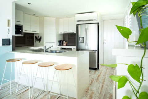 Coolum Beach 3 Level Townhouse Private Rooftop Terrace Spa Overlooking Mount Coolum - Sydneys Hotel 3