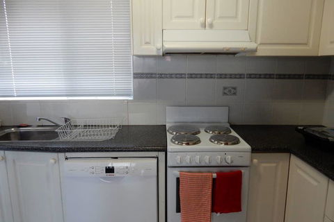 Cosy Apartment Close To Shops & Beach - Sydneys Hotel 3