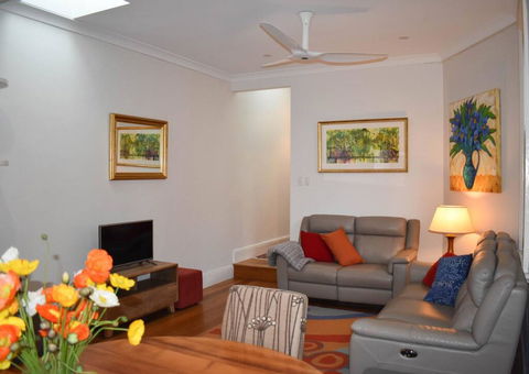 Cosy Erko Home - Sydneys Hotel 0