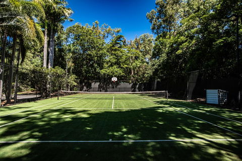 Cottonwood - Private Beachfront - Sydneys Hotel 2