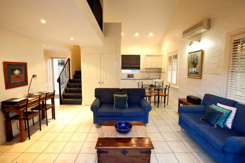 Country Apartments - Sydneys Hotel 0