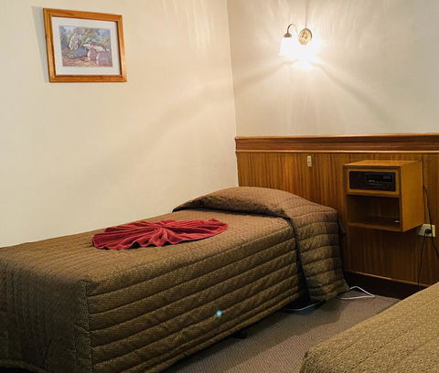 County Lodge Motor Inn - Sydneys Hotel 0