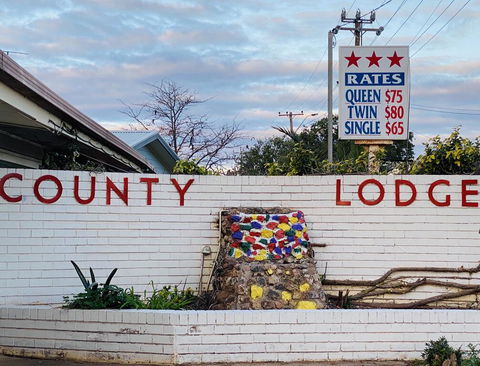 County Lodge Motor Inn - Sydneys Hotel 1