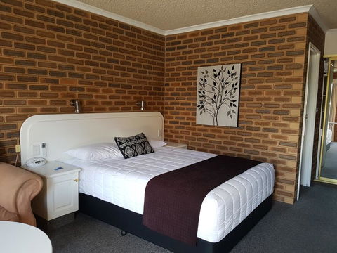 Cousins Motor Inn - Sydneys Hotel 2