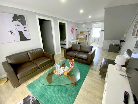 Cozy Inner West City Hideaway - Sydneys Hotel 0