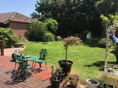 Cozy Luxury Suit With Separate Entrance - Sydneys Hotel 1