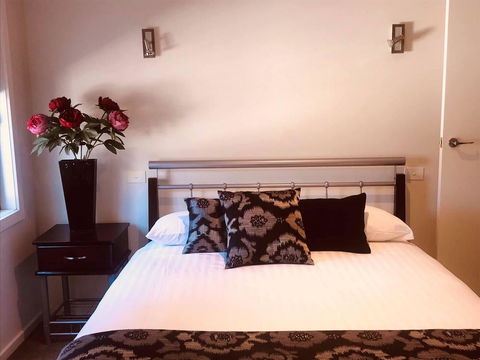 Creekside Apartment - Sydneys Hotel 0