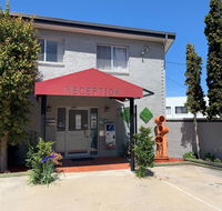 Crest Motor Inn
