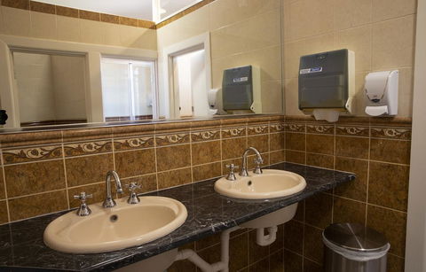 Criterion Hotel Gundagai - Sydneys Hotel 2