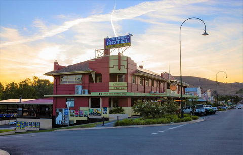 Criterion Hotel Gundagai - Sydneys Hotel 0