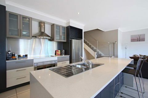 Cypress Townhouse 11 - Sydneys Hotel 1