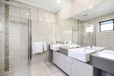 Cypress Townhouse 17 - Suite - Sydneys Hotel 1