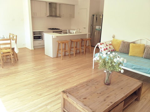 Daisy Villa - Close To Mel Airport & Hume Highway -Comfort - Sydneys Hotel 1