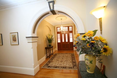Darcy's Hotel - Sydneys Hotel 0