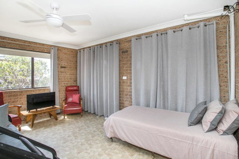 Deering 106, ULLADULLA - Sydneys Hotel 0