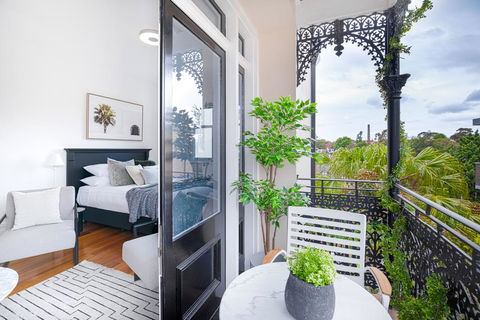 Designer Styled Studio In The Heart Of Trendy Glebe - Sydneys Hotel 1