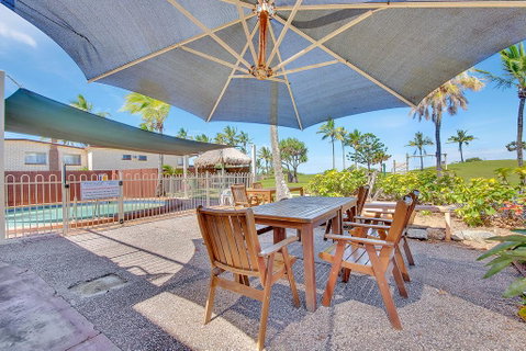 Driftwood On The Beach - Sydneys Hotel 3