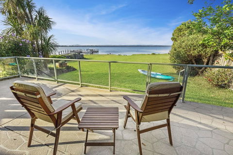 Eagle Point Getaway - Waterfront Serenity! - Sydneys Hotel 0